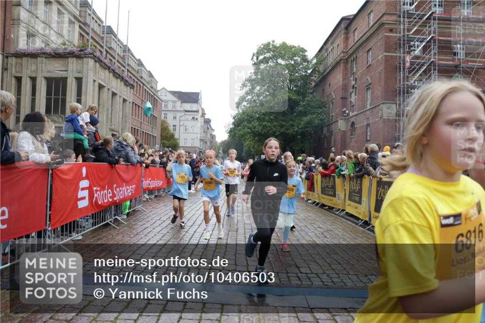 13.09.2026 - Kiel Lauf Yannick Fuchs http://msf.ph/oto/10406503 13.09.2026 08:59:02 Ziel 512, 1848, 2725, 4026, 5106, 5629, 6883, 6896, 7028, 7223, 7739, 7916, 8261, 8944, 10292, 10334, 11201, 11575, 27, 339, 515, 1119, 1188, 1348, 2100, 3242, 4965, 5092, 5200, 5201, 5536, 5537, 5908, 6151, 6573, 7022, 7407, 8354, 9773, 10211, 10821, 11252, 11386, 11430, 11783, 11924, 12297, 12517, 118, 3543, 3666, 3767, 3803, 3958, 4064, 4164, 4426, 4444, 5590, 6480, 6816, 7337, 7371, 7401, 7706, 9215, 9293, 9430, 1158, 1382, 3217, 3686, 4115, 4622 meine-sportfotos.de