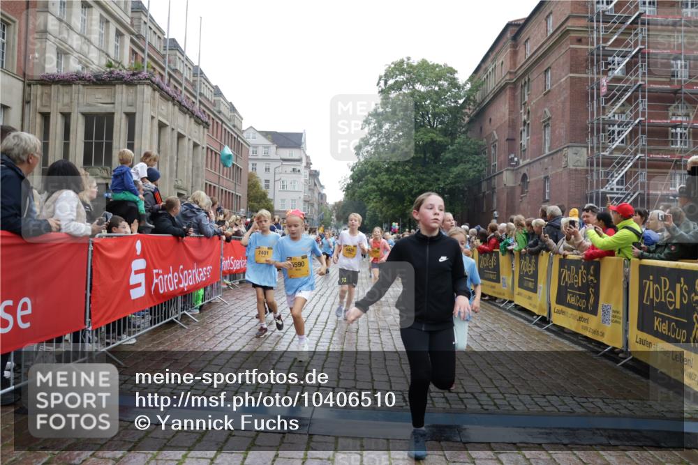 13.09.2026 - Kiel Lauf Yannick Fuchs http://msf.ph/oto/10406510 13.09.2026 08:59:02 Ziel 512, 1848, 2725, 4026, 5106, 5629, 6883, 6896, 7028, 7223, 7739, 7916, 8261, 8944, 10292, 10334, 11201, 11575, 27, 339, 515, 1119, 1188, 1348, 2100, 3242, 4965, 5092, 5200, 5201, 5536, 5537, 5908, 6151, 6573, 7022, 7407, 8354, 9773, 10211, 10821, 11252, 11386, 11430, 11783, 11924, 12297, 12517, 118, 3543, 3666, 3767, 3803, 3958, 4064, 4164, 4426, 4444, 5590, 6480, 6816, 7337, 7371, 7401, 7706, 9215, 9293, 9430, 1158, 1382, 3217, 3686, 4115, 4622 meine-sportfotos.de