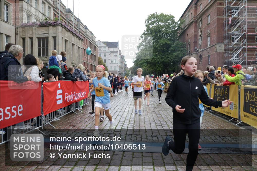 13.09.2026 - Kiel Lauf Yannick Fuchs http://msf.ph/oto/10406513 13.09.2026 08:59:03 Ziel 118, 512, 1848, 2725, 4026, 5106, 5629, 6883, 6896, 7028, 7223, 7739, 7916, 8261, 8944, 9215, 10292, 10334, 11201, 11575, 27, 339, 515, 1119, 1188, 1348, 2100, 3242, 4965, 5092, 5200, 5201, 5536, 5537, 5908, 6151, 6573, 7022, 7407, 8354, 9773, 10211, 10292, 10821, 11252, 11386, 11430, 11783, 11924, 12297, 12517, 3543, 3666, 3767, 3803, 3958, 4064, 4164, 4426, 4444, 5131, 5590, 6480, 6816, 7337, 7371, 7401, 7706, 9293, 9430, 1382, 3217, 3686, 4622 meine-sportfotos.de