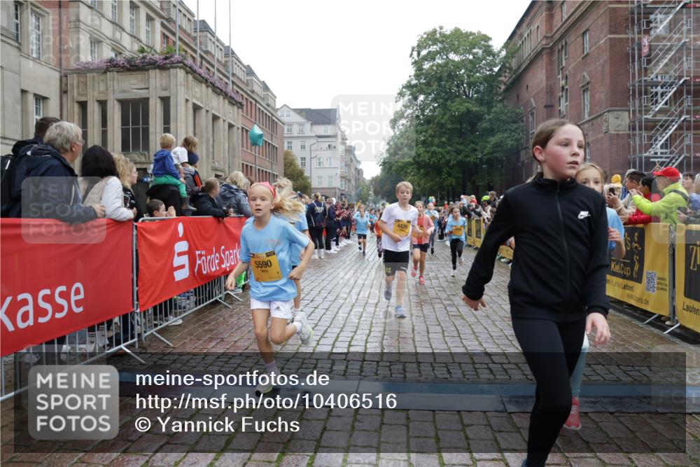 13.09.2026 - Kiel Lauf Yannick Fuchs http://msf.ph/oto/10406516 13.09.2026 08:59:03 Ziel 118, 512, 1848, 2725, 4026, 5106, 5629, 6883, 6896, 7028, 7223, 7739, 7916, 8261, 8944, 9215, 10292, 10334, 11201, 11575, 27, 339, 515, 1119, 1188, 1348, 2100, 3242, 4965, 5092, 5200, 5201, 5536, 5537, 5908, 6151, 6573, 7022, 7407, 8354, 9773, 10211, 10292, 10821, 11252, 11386, 11430, 11783, 11924, 12297, 12517, 3543, 3666, 3767, 3803, 3958, 4064, 4164, 4426, 4444, 5131, 5590, 6480, 6816, 7337, 7371, 7401, 7706, 9293, 9430, 1382, 3217, 3686, 4622 meine-sportfotos.de