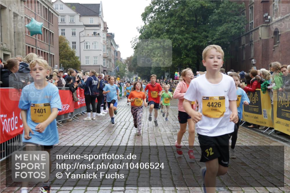 13.09.2026 - Kiel Lauf Yannick Fuchs http://msf.ph/oto/10406524 13.09.2026 08:59:04 Ziel 118, 512, 1848, 2725, 4026, 5106, 5629, 6883, 6896, 7028, 7223, 7739, 7916, 8261, 8944, 9215, 10334, 11201, 11575, 27, 339, 515, 1119, 1188, 1348, 2100, 3242, 4965, 5092, 5200, 5201, 5536, 5537, 5908, 6151, 6573, 6896, 7022, 7407, 8354, 9773, 10211, 10292, 10821, 11252, 11386, 11430, 11783, 11924, 12297, 12517, 3543, 3666, 3767, 3803, 3958, 4064, 4164, 4426, 4444, 5131, 5590, 6480, 6816, 7337, 7371, 7401, 7706, 9293, 9430, 1382, 3217, 4622 meine-sportfotos.de