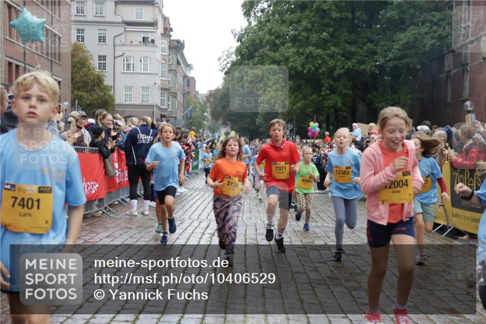 13.09.2026 - Kiel Lauf Yannick Fuchs http://msf.ph/oto/10406529 13.09.2026 08:59:05 Ziel 118, 512, 1848, 2725, 3666, 4026, 5106, 5629, 6883, 7028, 7223, 7739, 7916, 8261, 8944, 9215, 10334, 11201, 11575, 27, 339, 515, 1119, 1188, 1348, 2100, 3242, 4965, 5092, 5200, 5201, 5536, 5537, 6151, 6573, 6896, 7022, 7223, 7407, 8354, 9773, 10211, 10292, 10821, 11252, 11386, 11430, 11783, 11924, 12297, 12517, 3543, 3767, 3803, 3958, 4064, 4164, 4426, 4444, 4498, 5131, 5590, 6480, 6816, 7337, 7371, 7401, 7706, 9293, 9430, 1382, 3217, 4622 meine-sportfotos.de