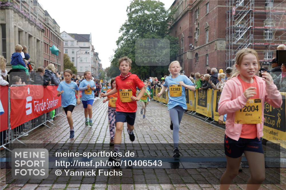 13.09.2026 - Kiel Lauf Yannick Fuchs http://msf.ph/oto/10406543 13.09.2026 08:59:06 Ziel 118, 512, 1848, 2725, 3543, 3666, 4026, 5106, 5629, 6883, 7028, 7739, 7916, 8261, 8944, 9215, 10334, 11201, 11575, 27, 339, 515, 1119, 1348, 2100, 3242, 4965, 5092, 5200, 5201, 5536, 5537, 6151, 6573, 6896, 7022, 7223, 7407, 8354, 9773, 10211, 10292, 10821, 11252, 11386, 11430, 11783, 11924, 12297, 12517, 3767, 3803, 3958, 4064, 4164, 4426, 4444, 4498, 4886, 5131, 5590, 6480, 6816, 7337, 7371, 7401, 7706, 9293, 9430, 1382, 3217 meine-sportfotos.de