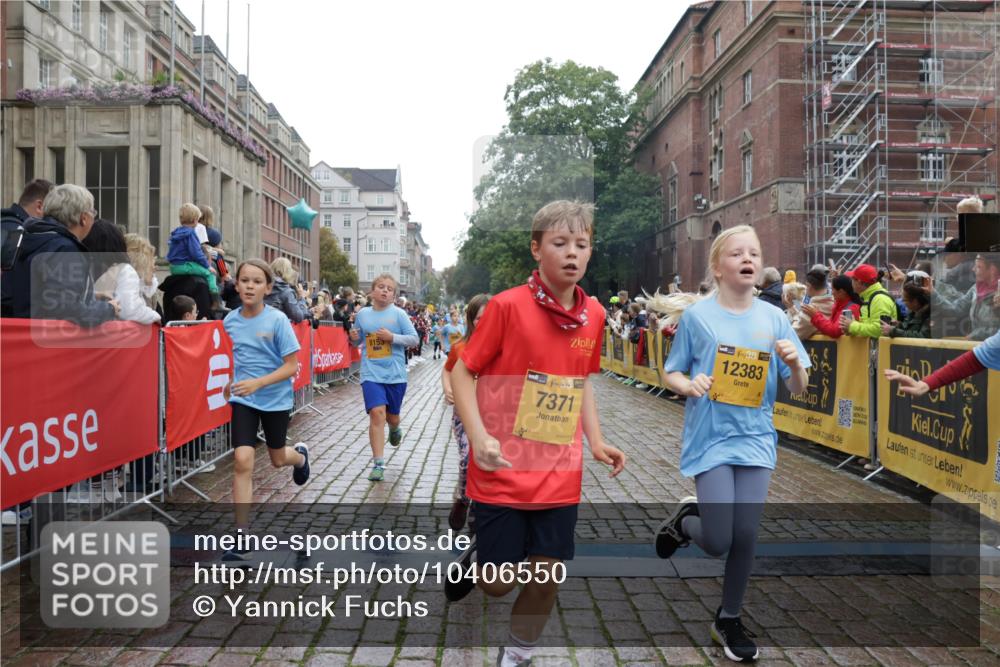 13.09.2026 - Kiel Lauf Yannick Fuchs http://msf.ph/oto/10406550 13.09.2026 08:59:06 Ziel 118, 512, 1848, 2725, 3543, 3666, 4026, 5106, 5629, 6883, 7028, 7739, 7916, 8261, 8944, 9215, 10334, 11201, 11575, 27, 339, 515, 1119, 1348, 2100, 3242, 4965, 5092, 5200, 5201, 5536, 5537, 6151, 6573, 6896, 7022, 7223, 7407, 8354, 9773, 10211, 10292, 10821, 11252, 11386, 11430, 11783, 11924, 12297, 12517, 3767, 3803, 3958, 4064, 4164, 4426, 4444, 4498, 4886, 5131, 5590, 6480, 6816, 7337, 7371, 7401, 7706, 9293, 9430, 1382, 3217 meine-sportfotos.de
