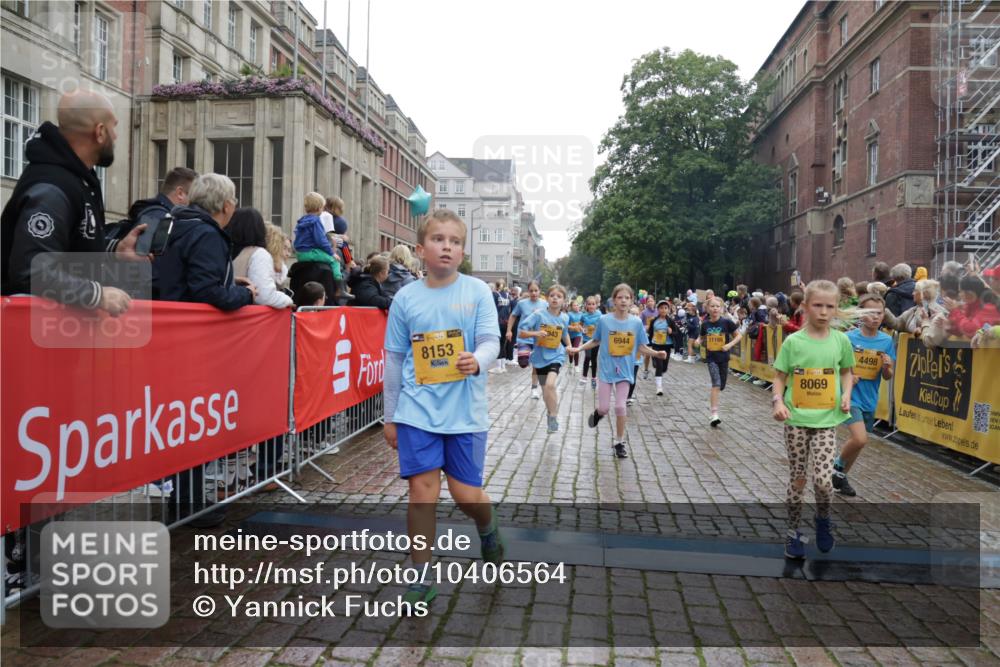 13.09.2026 - Kiel Lauf Yannick Fuchs http://msf.ph/oto/10406564 13.09.2026 08:59:08 Ziel 118, 512, 1848, 2725, 3543, 3666, 4026, 5106, 5629, 6883, 7028, 7739, 7916, 8261, 8944, 9215, 11201, 11575, 27, 339, 515, 1119, 1348, 2100, 3242, 5092, 5200, 5201, 5536, 5537, 6151, 6573, 6883, 6896, 7022, 7223, 7407, 8354, 8944, 9773, 10211, 10292, 10334, 10821, 11252, 11386, 11430, 11783, 11924, 12297, 12517, 125, 1413, 3767, 3803, 3958, 4064, 4164, 4426, 4444, 4498, 4886, 5016, 5131, 5590, 6480, 6816, 6943, 7337, 7371, 7401, 7706, 9293, 9430 meine-sportfotos.de