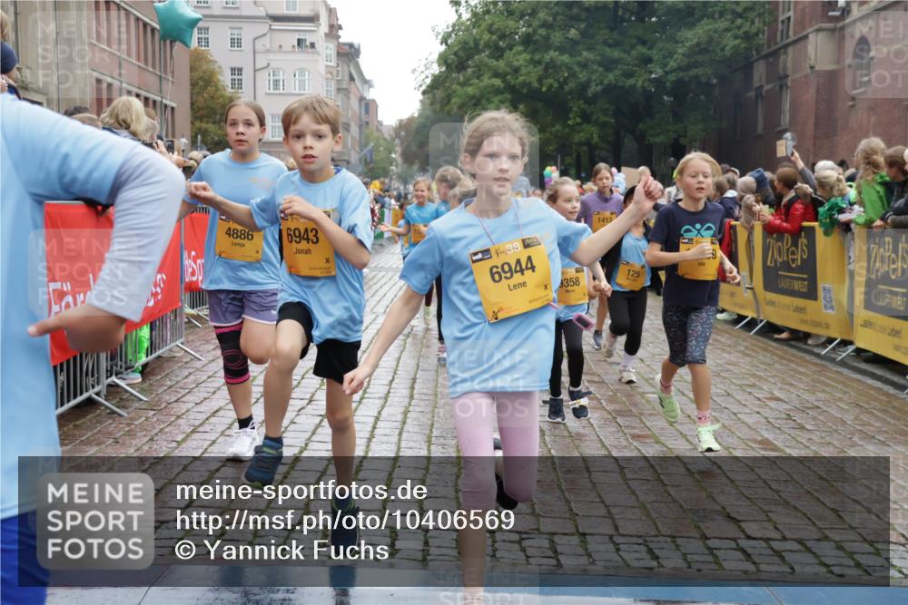 13.09.2026 - Kiel Lauf Yannick Fuchs http://msf.ph/oto/10406569 13.09.2026 08:59:09 Ziel 118, 512, 1848, 2725, 3543, 3666, 4026, 4064, 5106, 5629, 7028, 7739, 7916, 8261, 9215, 9430, 11201, 11575, 27, 339, 515, 1119, 1348, 2100, 3242, 5092, 5200, 5201, 5536, 5537, 6151, 6573, 6883, 6896, 7022, 7223, 7407, 8944, 9773, 10211, 10292, 10334, 10821, 11201, 11252, 11386, 11430, 11783, 11924, 12297, 12517, 125, 1413, 1792, 3165, 3767, 3803, 3958, 4164, 4426, 4444, 4498, 4886, 5016, 5131, 5590, 6480, 6816, 6943, 7337, 7371, 7401, 7706, 9293 meine-sportfotos.de