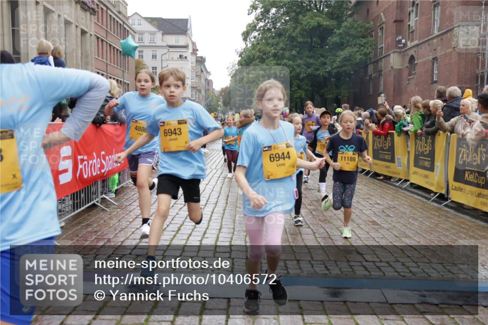 13.09.2026 - Kiel Lauf Yannick Fuchs http://msf.ph/oto/10406572 13.09.2026 08:59:09 Ziel 118, 512, 1848, 2725, 3543, 3666, 4026, 4064, 5106, 5629, 7028, 7739, 7916, 8261, 9215, 9430, 11201, 11575, 27, 339, 515, 1119, 1348, 2100, 3242, 5092, 5200, 5201, 5536, 5537, 6151, 6573, 6883, 6896, 7022, 7223, 7407, 8944, 9773, 10211, 10292, 10334, 10821, 11201, 11252, 11386, 11430, 11783, 11924, 12297, 12517, 125, 1413, 1792, 3165, 3767, 3803, 3958, 4164, 4426, 4444, 4498, 4886, 5016, 5131, 5590, 6480, 6816, 6943, 7337, 7371, 7401, 7706, 9293 meine-sportfotos.de