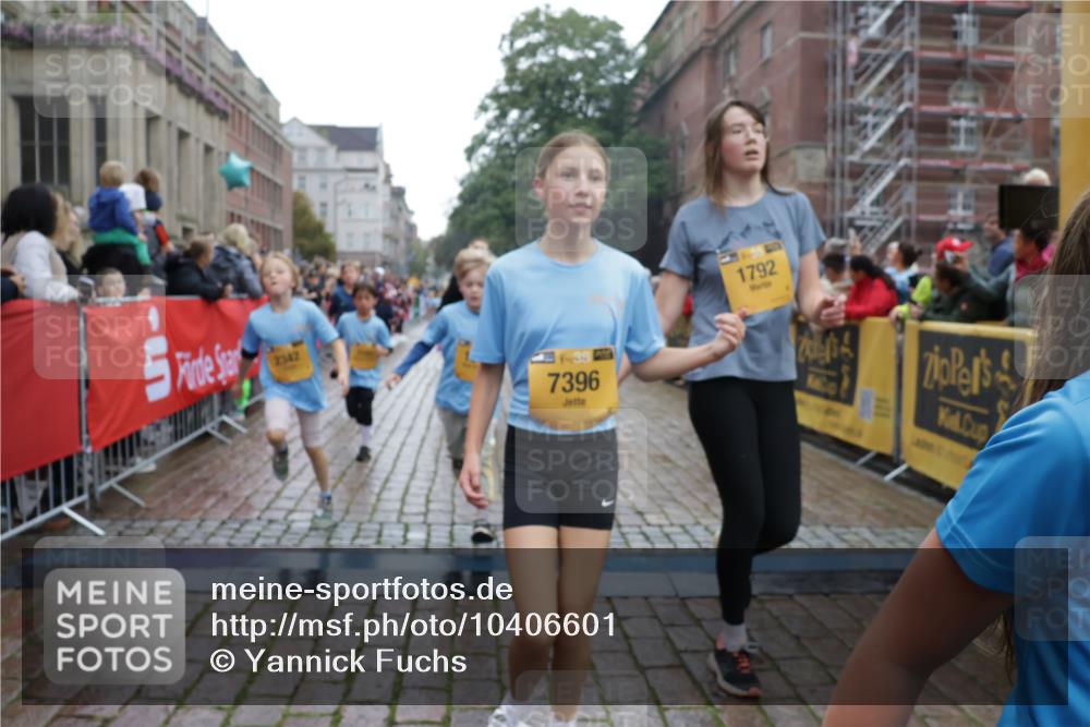13.09.2026 - Kiel Lauf Yannick Fuchs http://msf.ph/oto/10406601 13.09.2026 08:59:13 Ziel 118, 512, 1848, 3543, 3666, 3767, 4026, 4064, 4164, 4444, 6480, 6816, 7028, 7706, 8261, 9215, 9430, 9623, 10682, 11575, 11808, 27, 339, 512, 1119, 1348, 1848, 2725, 3242, 5106, 5201, 5536, 5537, 5629, 6151, 6573, 6883, 6896, 7223, 7407, 7739, 7916, 8944, 9773, 10211, 10292, 10334, 10821, 11201, 11252, 11386, 11575, 11783, 11924, 12297, 12517, 125, 579, 1413, 1549, 1792, 2342, 3165, 3803, 3890, 3958, 4426, 4481, 4498, 4886, 5016, 5131, 5590, 6943, 7337, 7371, 7401, 9293 meine-sportfotos.de
