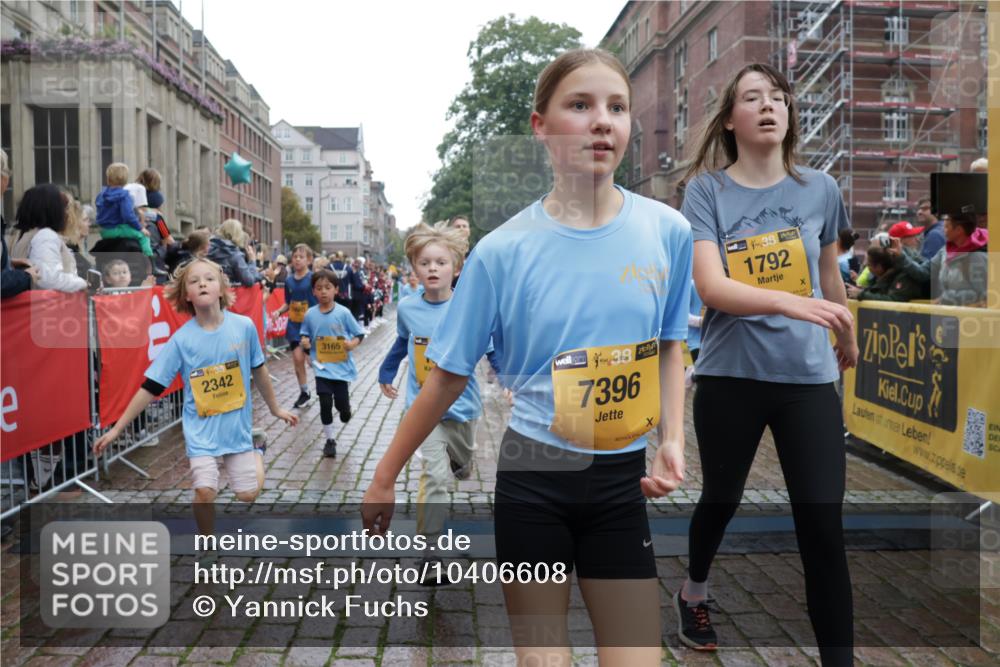 13.09.2026 - Kiel Lauf Yannick Fuchs http://msf.ph/oto/10406608 13.09.2026 08:59:14 Ziel 118, 3543, 3666, 3767, 4026, 4064, 4164, 4444, 6480, 6816, 7028, 7706, 8261, 9215, 9430, 9623, 10682, 11808, 27, 339, 512, 1119, 1348, 1848, 2725, 3242, 5106, 5201, 5536, 5537, 5629, 6151, 6573, 6883, 6896, 7223, 7407, 7739, 7916, 8944, 9773, 10211, 10292, 10334, 10821, 11201, 11252, 11386, 11575, 11924, 12297, 12517, 125, 579, 1413, 1549, 1792, 2342, 3165, 3803, 3890, 3958, 4426, 4481, 4498, 4886, 5016, 5131, 5590, 6943, 7337, 7371, 7401, 9293 meine-sportfotos.de