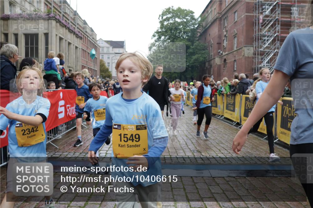 13.09.2026 - Kiel Lauf Yannick Fuchs http://msf.ph/oto/10406615 13.09.2026 08:59:14 Ziel 118, 3543, 3666, 3767, 4026, 4064, 4164, 4444, 6480, 6816, 7028, 7706, 8261, 9215, 9430, 9623, 10682, 11808, 27, 339, 512, 1119, 1348, 1848, 2725, 3242, 5106, 5201, 5536, 5537, 5629, 6151, 6573, 6883, 6896, 7223, 7407, 7739, 7916, 8944, 9773, 10211, 10292, 10334, 10821, 11201, 11252, 11386, 11575, 11924, 12297, 12517, 125, 579, 1413, 1549, 1792, 2342, 3165, 3803, 3890, 3958, 4426, 4481, 4498, 4886, 5016, 5131, 5590, 6943, 7337, 7371, 7401, 9293 meine-sportfotos.de