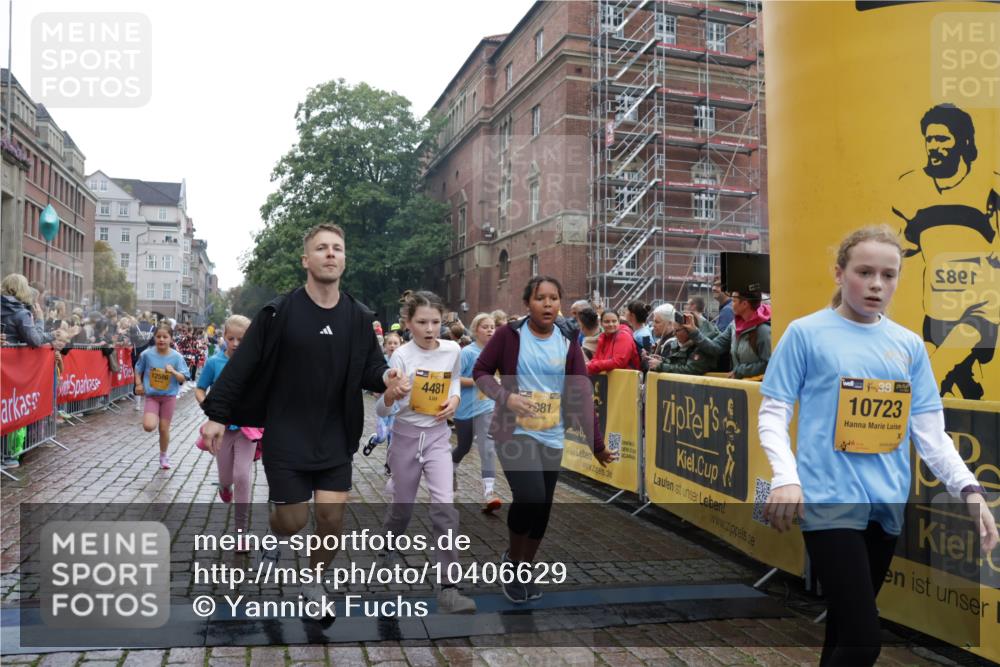 13.09.2026 - Kiel Lauf Yannick Fuchs http://msf.ph/oto/10406629 13.09.2026 08:59:15 Ziel 118, 3543, 3666, 3767, 3803, 4026, 4064, 4164, 4426, 4444, 6480, 6816, 7028, 7401, 7706, 8261, 9215, 9293, 9430, 9623, 10682, 11617, 11808, 27, 339, 512, 1119, 1348, 1848, 2725, 3242, 5106, 5201, 5536, 5537, 5629, 6151, 6573, 6883, 6896, 7223, 7407, 7739, 7916, 8944, 9773, 10211, 10292, 10334, 10821, 11201, 11252, 11386, 11575, 11924, 12297, 12517, 125, 579, 1413, 1549, 1792, 2342, 3165, 3537, 3890, 3958, 4481, 4498, 4886, 5016, 5131, 5590, 6943, 7337, 7371 meine-sportfotos.de