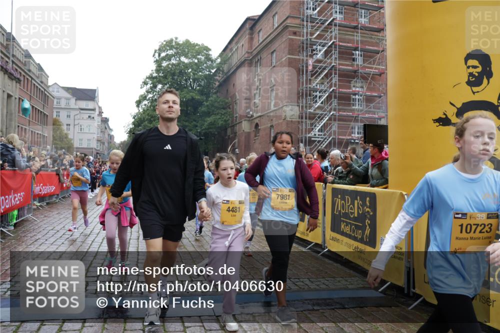 13.09.2026 - Kiel Lauf Yannick Fuchs http://msf.ph/oto/10406630 13.09.2026 08:59:15 Ziel 118, 3543, 3666, 3767, 3803, 4026, 4064, 4164, 4426, 4444, 6480, 6816, 7028, 7401, 7706, 8261, 9215, 9293, 9430, 9623, 10682, 11617, 11808, 27, 339, 512, 1119, 1348, 1848, 2725, 3242, 5106, 5201, 5536, 5537, 5629, 6151, 6573, 6883, 6896, 7223, 7407, 7739, 7916, 8944, 9773, 10211, 10292, 10334, 10821, 11201, 11252, 11386, 11575, 11924, 12297, 12517, 125, 579, 1413, 1549, 1792, 2342, 3165, 3537, 3890, 3958, 4481, 4498, 4886, 5016, 5131, 5590, 6943, 7337, 7371 meine-sportfotos.de