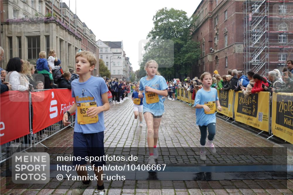 13.09.2026 - Kiel Lauf Yannick Fuchs http://msf.ph/oto/10406667 13.09.2026 08:59:19 Ziel 3543, 3666, 3767, 3803, 3958, 4064, 4164, 4426, 4444, 5131, 5590, 6480, 6816, 7337, 7371, 7401, 7706, 8069, 9293, 9430, 9623, 10682, 11395, 11617, 11808, 12004, 12383, 27, 118, 339, 512, 1119, 1348, 1848, 2725, 3242, 4026, 5106, 5201, 5629, 6151, 6573, 6883, 6896, 7028, 7223, 7739, 7916, 8261, 8944, 9215, 9773, 10211, 10292, 10334, 10821, 11201, 11252, 11386, 11575, 11924, 12517, 125, 579, 1413, 1549, 1792, 2342, 3165, 3537, 3890, 4481, 4498, 4886, 5016, 6943, 12517 meine-sportfotos.de