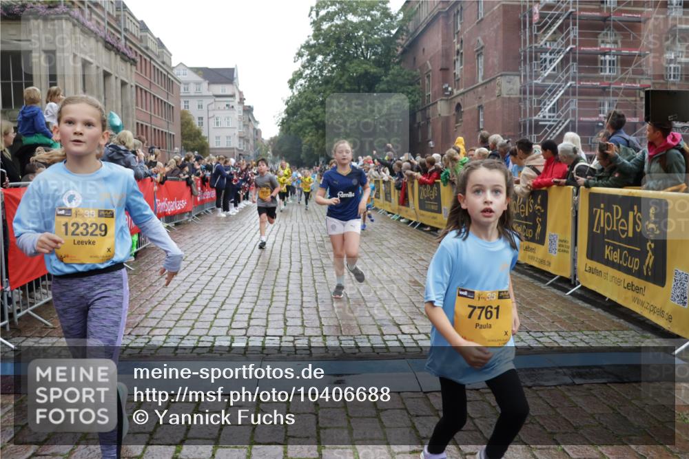 13.09.2026 - Kiel Lauf Yannick Fuchs http://msf.ph/oto/10406688 13.09.2026 08:59:22 Ziel 125, 3767, 3803, 3958, 4064, 4164, 4426, 4444, 4498, 4886, 5131, 5590, 6480, 6816, 6944, 7337, 7371, 7401, 7706, 8069, 9293, 9358, 9430, 9623, 10682, 11189, 11395, 11617, 11808, 12004, 12383, 118, 512, 1119, 1848, 2725, 3242, 3543, 3666, 4026, 5106, 5629, 6151, 6883, 6896, 7028, 7223, 7739, 7916, 8261, 8944, 9215, 10211, 10292, 10334, 10821, 11201, 11386, 11575, 11924, 12517, 579, 1413, 1549, 1792, 2342, 3165, 3537, 3890, 4481, 5016, 6943, 12517 meine-sportfotos.de