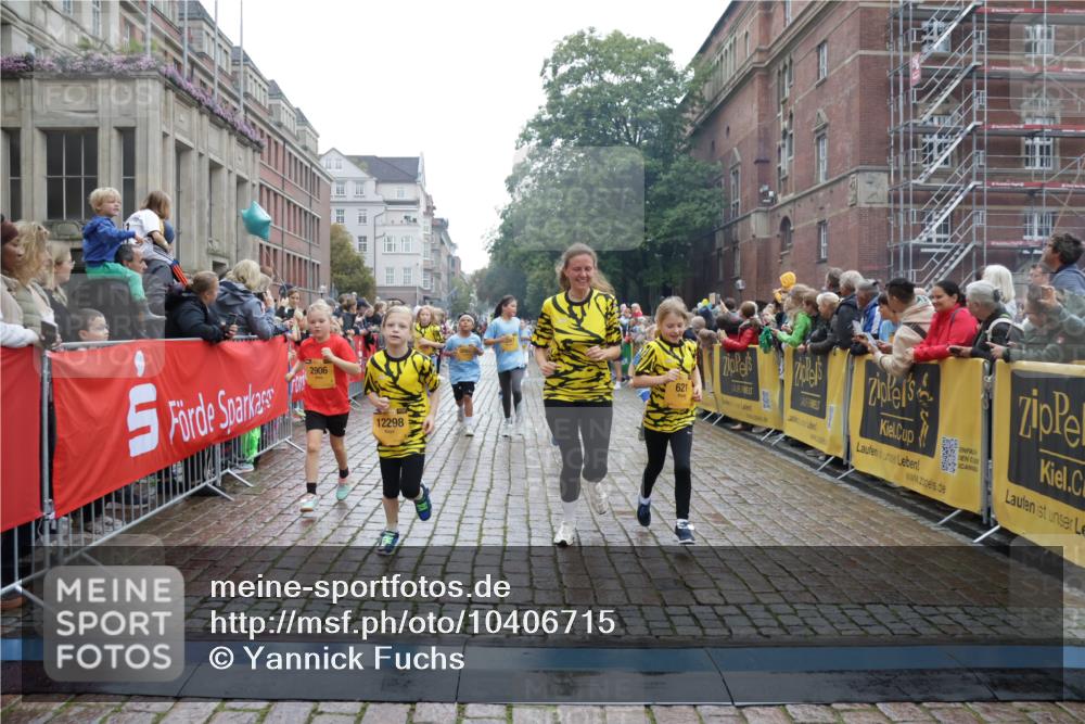 13.09.2026 - Kiel Lauf Yannick Fuchs http://msf.ph/oto/10406715 13.09.2026 08:59:26 Ziel 125, 1413, 1549, 1792, 2342, 3165, 3803, 3958, 4164, 4426, 4481, 4498, 4886, 5016, 5131, 5590, 6480, 6816, 6943, 6944, 7320, 7337, 7371, 7396, 7401, 7981, 8069, 8153, 9293, 9358, 9623, 10665, 10682, 10723, 11189, 11395, 11617, 11808, 12004, 12383, 118, 512, 1848, 2725, 3543, 3666, 3767, 4026, 4064, 4164, 4444, 5106, 5629, 6883, 6896, 7028, 7223, 7706, 7739, 7916, 8261, 8944, 9215, 9430, 10292, 10334, 11201, 11575, 579, 3537, 3890, 12517 meine-sportfotos.de