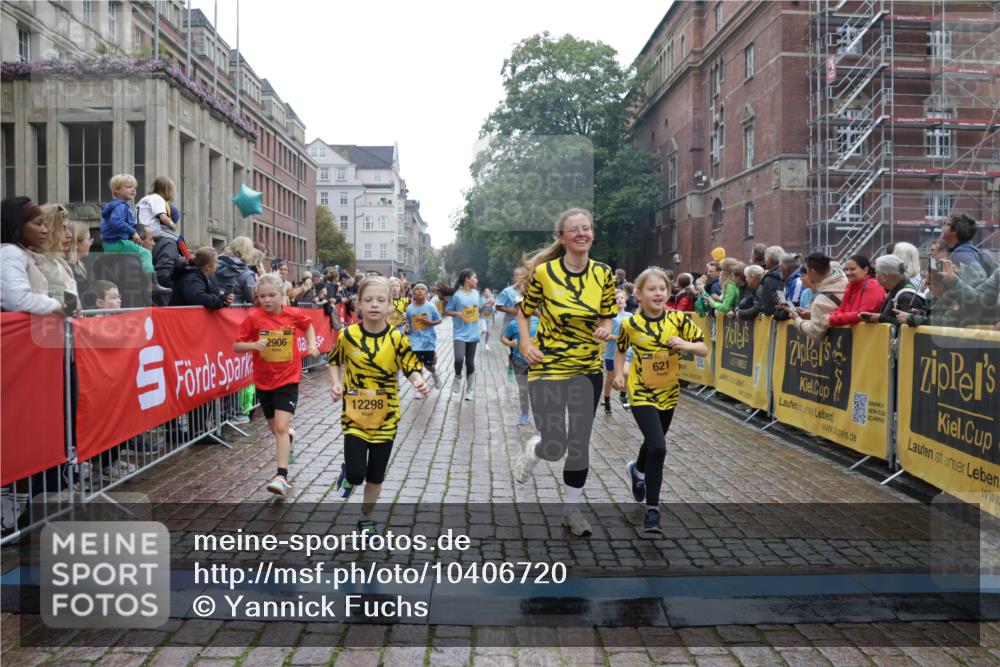 13.09.2026 - Kiel Lauf Yannick Fuchs http://msf.ph/oto/10406720 13.09.2026 08:59:27 Ziel 125, 1413, 1549, 1792, 2342, 3165, 3803, 3958, 4426, 4481, 4498, 4886, 5016, 5131, 5590, 6480, 6816, 6943, 6944, 7320, 7337, 7371, 7396, 7401, 7981, 8069, 8153, 9293, 9358, 9370, 9623, 10665, 10682, 10723, 11189, 11395, 11570, 11617, 11808, 12004, 12383, 118, 512, 1848, 2725, 3543, 3666, 3767, 4026, 4064, 4164, 4444, 5106, 5629, 6480, 6816, 6883, 6896, 7028, 7223, 7706, 7739, 7916, 8261, 8944, 9215, 9430, 9623, 10292, 10334, 10682, 11201, 11575, 28, 579, 3537, 3890, 12517 meine-sportfotos.de