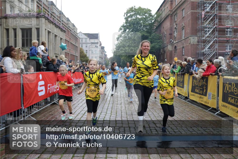 13.09.2026 - Kiel Lauf Yannick Fuchs http://msf.ph/oto/10406723 13.09.2026 08:59:27 Ziel 125, 1413, 1549, 1792, 2342, 3165, 3803, 3958, 4426, 4481, 4498, 4886, 5016, 5131, 5590, 6480, 6816, 6943, 6944, 7320, 7337, 7371, 7396, 7401, 7981, 8069, 8153, 9293, 9358, 9370, 9623, 10665, 10682, 10723, 11189, 11395, 11570, 11617, 11808, 12004, 12383, 118, 512, 1848, 2725, 3543, 3666, 3767, 4026, 4064, 4164, 4444, 5106, 5629, 6480, 6816, 6883, 6896, 7028, 7223, 7706, 7739, 7916, 8261, 8944, 9215, 9430, 9623, 10292, 10334, 10682, 11201, 11575, 28, 579, 3537, 3890, 12517 meine-sportfotos.de
