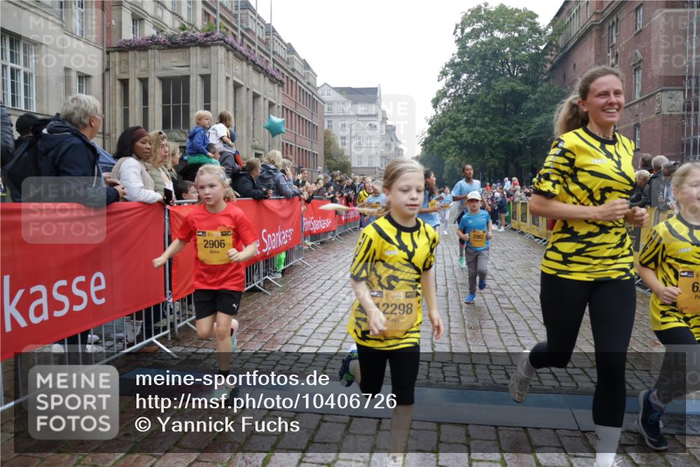 13.09.2026 - Kiel Lauf Yannick Fuchs http://msf.ph/oto/10406726 13.09.2026 08:59:27 Ziel 125, 1413, 1549, 1792, 2342, 3165, 3803, 3958, 4426, 4481, 4498, 4886, 5016, 5131, 5590, 6480, 6816, 6943, 6944, 7320, 7337, 7371, 7396, 7401, 7981, 8069, 8153, 9293, 9358, 9370, 9623, 10665, 10682, 10723, 11189, 11395, 11570, 11617, 11808, 12004, 12383, 118, 512, 1848, 2725, 3543, 3666, 3767, 4026, 4064, 4164, 4444, 5106, 5629, 6480, 6816, 6883, 6896, 7028, 7223, 7706, 7739, 7916, 8261, 8944, 9215, 9430, 9623, 10292, 10334, 10682, 11201, 11575, 28, 579, 3537, 3890, 12517 meine-sportfotos.de
