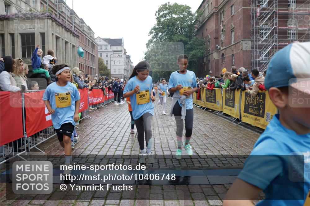 13.09.2026 - Kiel Lauf Yannick Fuchs http://msf.ph/oto/10406748 13.09.2026 08:59:29 Ziel 125, 579, 1413, 1549, 1792, 2342, 3165, 3803, 3890, 3958, 4426, 4481, 4498, 4886, 5016, 5131, 5590, 6943, 6944, 7320, 7337, 7371, 7396, 7401, 7981, 8069, 8153, 9293, 9358, 9370, 10665, 10723, 11189, 11395, 11570, 11617, 12004, 12383, 12586, 118, 512, 1848, 2725, 3543, 3666, 3767, 4026, 4064, 4164, 4444, 5106, 5629, 6480, 6816, 6883, 6896, 7028, 7223, 7706, 7739, 7916, 8261, 8944, 9215, 9430, 9623, 10334, 10682, 11201, 11575, 28, 3537, 12517 meine-sportfotos.de