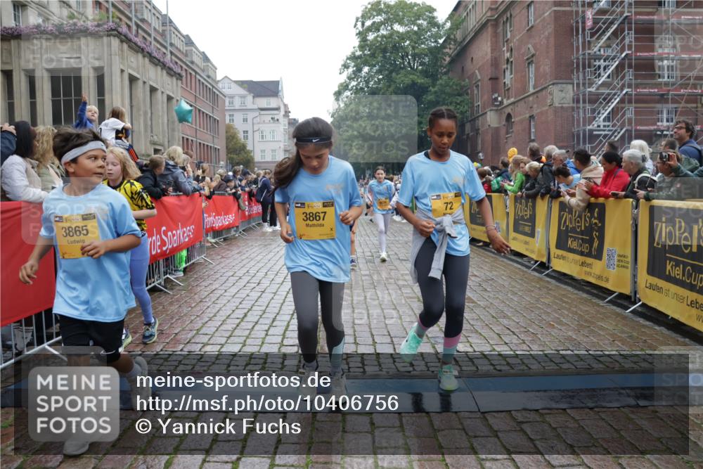 13.09.2026 - Kiel Lauf Yannick Fuchs http://msf.ph/oto/10406756 13.09.2026 08:59:30 Ziel 125, 579, 1413, 1549, 1792, 2342, 3165, 3537, 3803, 3890, 3958, 4426, 4481, 4498, 4886, 5016, 5131, 5590, 6943, 6944, 7320, 7337, 7371, 7396, 7401, 7981, 8069, 8153, 8530, 9293, 9358, 9370, 9394, 10665, 10723, 11189, 11395, 11570, 11617, 12004, 12383, 12586, 118, 512, 1848, 2725, 3543, 3666, 3767, 3803, 4026, 4064, 4164, 4426, 4444, 5106, 5629, 6480, 6816, 6883, 7028, 7223, 7401, 7706, 7739, 7916, 8261, 8944, 9215, 9293, 9430, 9623, 10334, 10682, 11201, 11575, 11617, 28 meine-sportfotos.de