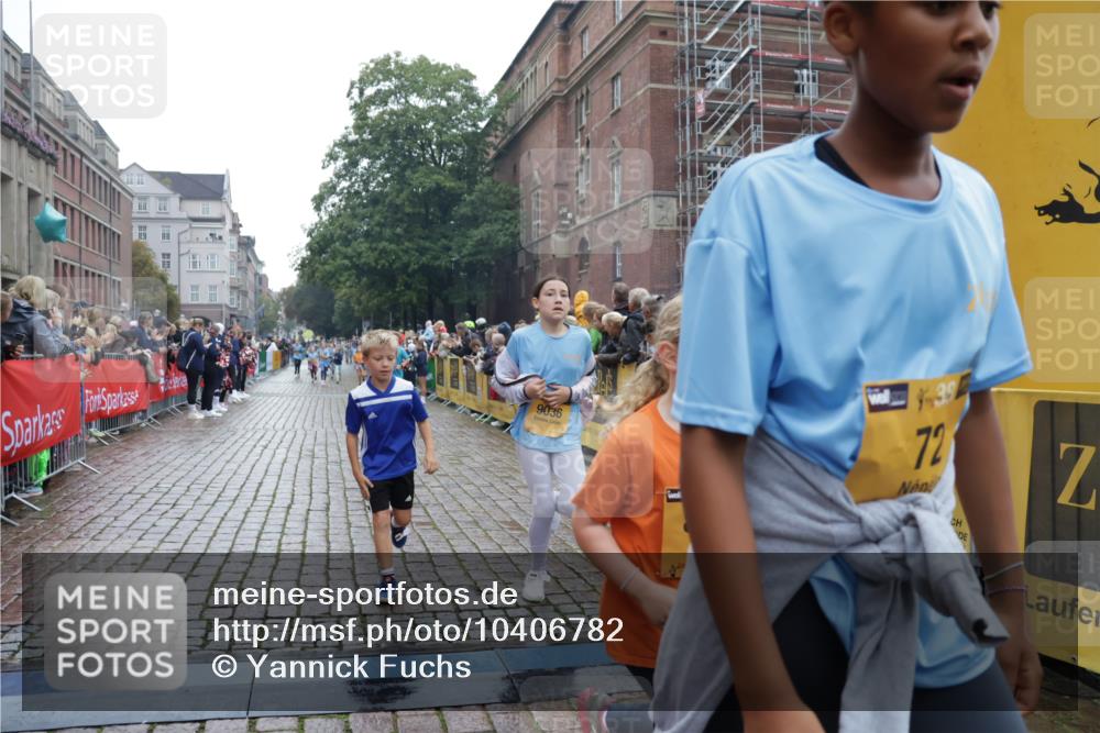 13.09.2026 - Kiel Lauf Yannick Fuchs http://msf.ph/oto/10406782 13.09.2026 08:59:31 Ziel 125, 579, 1413, 1549, 1792, 2342, 3165, 3537, 3890, 3958, 4481, 4498, 4886, 5016, 5131, 5590, 6943, 6944, 7320, 7337, 7371, 7396, 7981, 8069, 8153, 8530, 9358, 9370, 9394, 10665, 10723, 11189, 11364, 11395, 11570, 12004, 12383, 12586, 118, 512, 1848, 2725, 3543, 3666, 3767, 3803, 3958, 4026, 4064, 4164, 4426, 4444, 5106, 5590, 5629, 6480, 6816, 6883, 7028, 7401, 7706, 7739, 7916, 8261, 8944, 9215, 9293, 9430, 9623, 10334, 10682, 11201, 11575, 11617, 12004, 28 meine-sportfotos.de