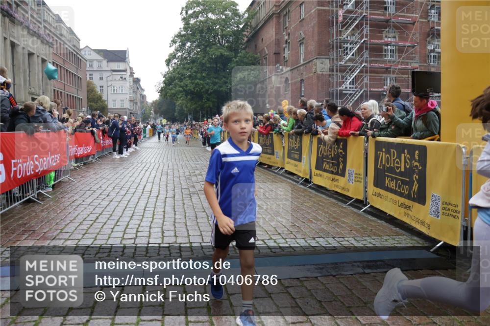 13.09.2026 - Kiel Lauf Yannick Fuchs http://msf.ph/oto/10406786 13.09.2026 08:59:32 Ziel 125, 579, 1413, 1549, 1792, 2342, 3165, 3537, 3890, 4481, 4498, 4886, 5016, 5131, 6943, 6944, 7320, 7337, 7371, 7396, 7981, 8069, 8153, 8530, 9358, 9370, 9394, 10665, 10723, 11189, 11364, 11395, 11570, 12383, 12586, 118, 512, 1848, 2725, 3543, 3666, 3767, 3803, 3958, 4026, 4064, 4164, 4426, 4444, 5106, 5590, 5629, 6480, 6816, 6883, 7028, 7337, 7371, 7401, 7706, 7739, 7916, 8261, 8944, 9215, 9293, 9430, 9623, 10334, 10682, 11201, 11575, 11617, 12004, 12383, 28 meine-sportfotos.de