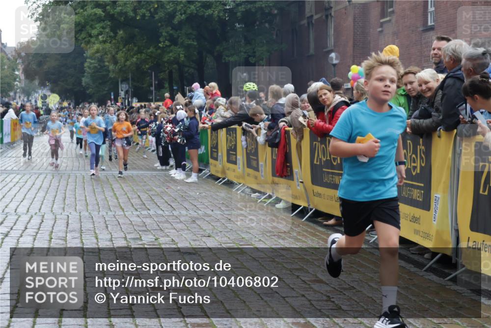 13.09.2026 - Kiel Lauf Yannick Fuchs http://msf.ph/oto/10406802 13.09.2026 08:59:34 Ziel 125, 579, 1413, 1549, 1792, 2342, 3165, 3537, 3890, 4481, 4498, 4886, 5016, 6943, 6944, 7320, 7396, 7981, 8069, 8153, 8530, 9151, 9358, 9370, 9394, 10665, 10723, 11189, 11364, 11570, 12586, 118, 512, 1848, 2725, 3543, 3666, 3767, 3803, 3958, 4026, 4064, 4164, 4426, 4444, 5106, 5131, 5590, 5629, 6480, 6816, 7028, 7337, 7371, 7401, 7706, 7739, 7916, 8069, 8261, 9215, 9293, 9430, 9623, 10682, 11201, 11395, 11575, 11617, 12004, 12383, 28 meine-sportfotos.de