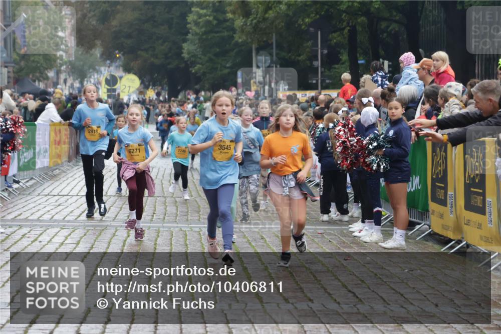 13.09.2026 - Kiel Lauf Yannick Fuchs http://msf.ph/oto/10406811 13.09.2026 08:59:36 Ziel 125, 579, 1413, 1549, 1792, 2342, 3165, 3537, 3890, 4481, 4886, 5016, 6943, 7320, 7396, 7981, 8153, 8530, 8932, 9151, 9358, 9370, 9394, 10665, 10723, 11189, 11364, 11570, 11980, 12329, 12586, 118, 512, 1848, 2725, 3543, 3666, 3767, 3803, 3958, 4026, 4064, 4164, 4426, 4444, 4498, 4886, 5106, 5131, 5590, 5629, 6480, 6816, 6944, 7028, 7337, 7371, 7401, 7706, 7916, 8069, 8261, 9215, 9293, 9358, 9430, 9623, 10682, 11189, 11395, 11575, 11617, 12004, 12383, 28 meine-sportfotos.de