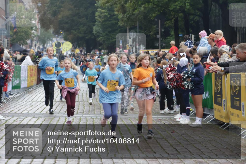 13.09.2026 - Kiel Lauf Yannick Fuchs http://msf.ph/oto/10406814 13.09.2026 08:59:36 Ziel 125, 579, 1413, 1549, 1792, 2342, 3165, 3537, 3890, 4481, 4886, 5016, 6943, 7320, 7396, 7981, 8153, 8530, 8932, 9151, 9358, 9370, 9394, 10665, 10723, 11189, 11364, 11570, 11980, 12329, 12586, 118, 512, 1848, 2725, 3543, 3666, 3767, 3803, 3958, 4026, 4064, 4164, 4426, 4444, 4498, 4886, 5106, 5131, 5590, 5629, 6480, 6816, 6944, 7028, 7337, 7371, 7401, 7706, 7916, 8069, 8261, 9215, 9293, 9358, 9430, 9623, 10682, 11189, 11395, 11575, 11617, 12004, 12383, 28 meine-sportfotos.de