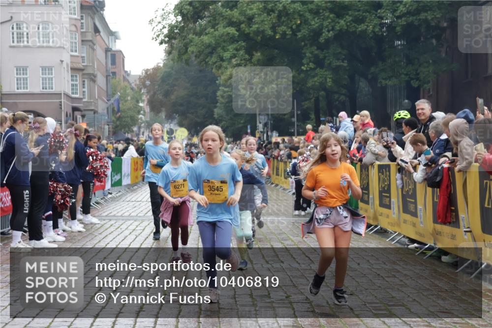 13.09.2026 - Kiel Lauf Yannick Fuchs http://msf.ph/oto/10406819 13.09.2026 08:59:38 Ziel 579, 621, 1413, 1549, 1792, 2342, 2906, 3165, 3537, 3890, 4481, 5016, 6943, 7320, 7396, 7919, 7981, 8153, 8530, 8932, 9151, 9370, 9394, 10665, 10723, 11364, 11570, 11980, 12329, 12586, 118, 125, 512, 1413, 1848, 3543, 3666, 3767, 3803, 3958, 4026, 4064, 4164, 4426, 4444, 4498, 4886, 5016, 5131, 5590, 6480, 6816, 6943, 6944, 7028, 7320, 7337, 7371, 7396, 7401, 7706, 8069, 8153, 8261, 9215, 9293, 9358, 9430, 9623, 10682, 11189, 11395, 11575, 11617, 12004, 12383, 28 meine-sportfotos.de