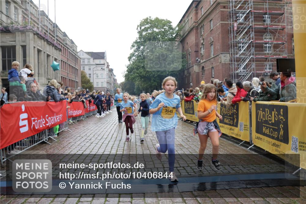 13.09.2026 - Kiel Lauf Yannick Fuchs http://msf.ph/oto/10406844 13.09.2026 08:59:41 Ziel 533, 579, 621, 2906, 2962, 3537, 3865, 3867, 3890, 4481, 7919, 7981, 8530, 8673, 8932, 9151, 9370, 9394, 9939, 10665, 11364, 11570, 11980, 12298, 12329, 12586, 118, 125, 1413, 1549, 1792, 2342, 3165, 3543, 3666, 3767, 3803, 3958, 4026, 4064, 4164, 4426, 4444, 4481, 4498, 4886, 5016, 5131, 5590, 6480, 6816, 6943, 6944, 7028, 7320, 7337, 7371, 7396, 7401, 7706, 7981, 8069, 8153, 8261, 9215, 9293, 9358, 9430, 9623, 10665, 10682, 10723, 11189, 11395, 11617, 12004, 12383, 28 meine-sportfotos.de