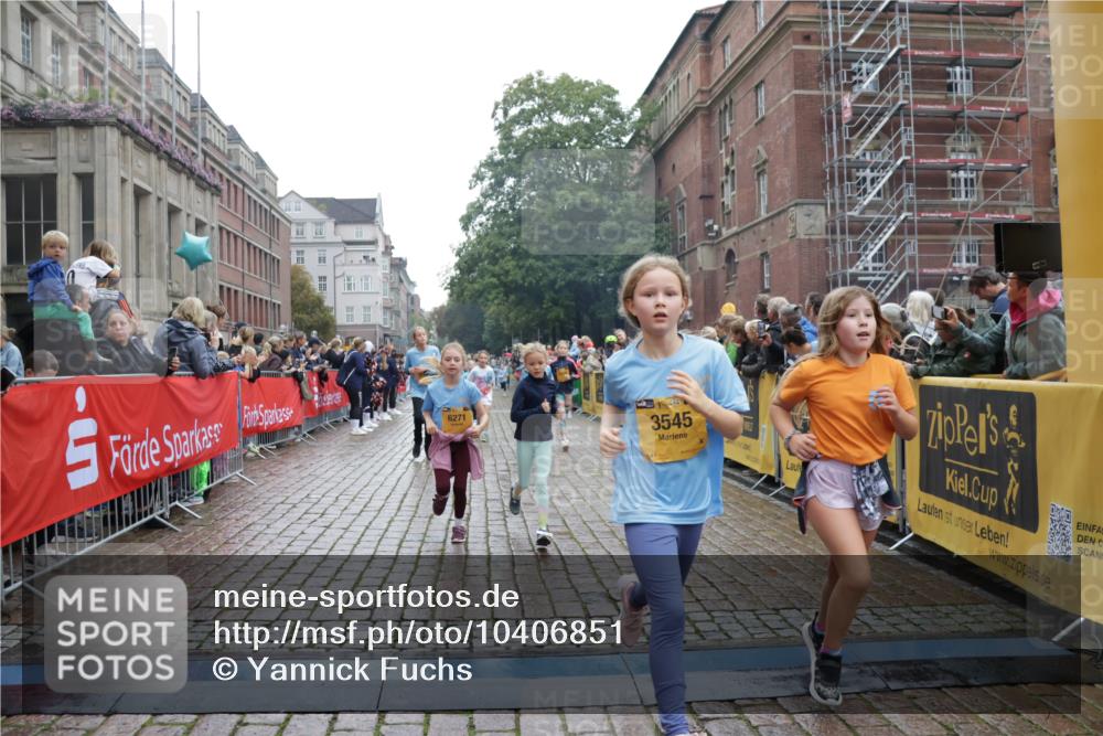 13.09.2026 - Kiel Lauf Yannick Fuchs http://msf.ph/oto/10406851 13.09.2026 08:59:41 Ziel 533, 579, 621, 2906, 2962, 3537, 3865, 3867, 3890, 4481, 7919, 7981, 8530, 8673, 8932, 9151, 9370, 9394, 9939, 10665, 11364, 11570, 11980, 12298, 12329, 12586, 118, 125, 1413, 1549, 1792, 2342, 3165, 3543, 3666, 3767, 3803, 3958, 4026, 4064, 4164, 4426, 4444, 4481, 4498, 4886, 5016, 5131, 5590, 6480, 6816, 6943, 6944, 7028, 7320, 7337, 7371, 7396, 7401, 7706, 7981, 8069, 8153, 8261, 9215, 9293, 9358, 9430, 9623, 10665, 10682, 10723, 11189, 11395, 11617, 12004, 12383, 28 meine-sportfotos.de