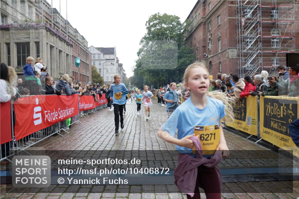 13.09.2026 - Kiel Lauf Yannick Fuchs http://msf.ph/oto/10406872 13.09.2026 08:59:42 Ziel 28, 533, 579, 621, 2906, 2962, 3537, 3865, 3867, 3890, 7919, 8530, 8673, 8932, 9036, 9151, 9370, 9394, 9939, 11364, 11570, 11980, 12298, 12329, 12586, 118, 125, 1413, 1549, 1792, 2342, 3165, 3543, 3666, 3767, 3803, 3958, 4064, 4164, 4426, 4444, 4481, 4498, 4886, 5016, 5131, 5590, 6480, 6816, 6943, 6944, 7320, 7337, 7371, 7396, 7401, 7706, 7981, 8069, 8153, 8261, 9215, 9293, 9358, 9370, 9430, 9623, 10665, 10682, 10723, 11189, 11395, 11570, 11617, 12004, 12383, 7746 meine-sportfotos.de