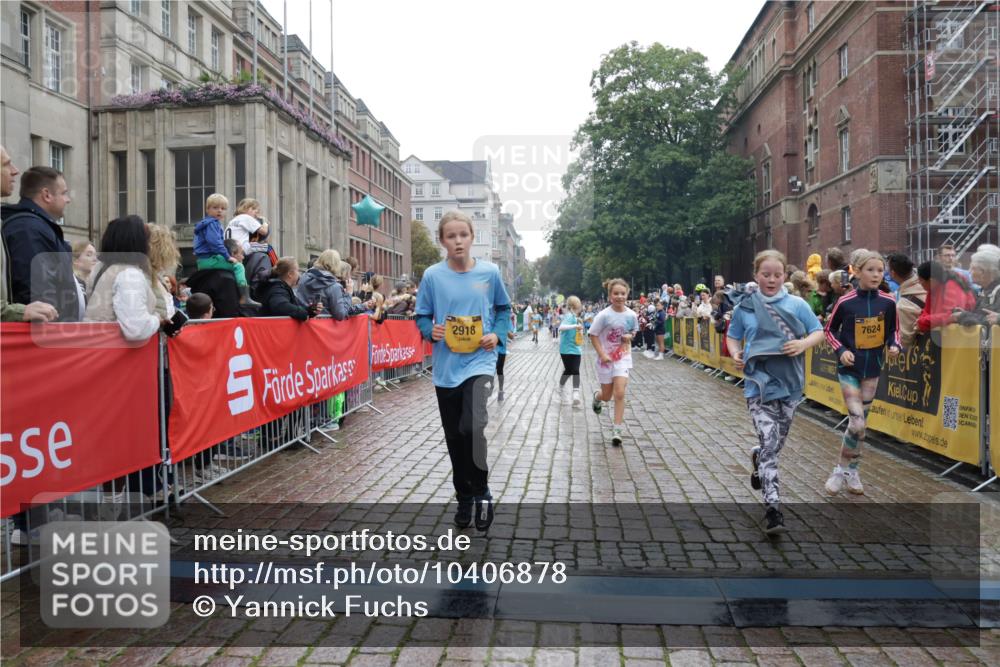 13.09.2026 - Kiel Lauf Yannick Fuchs http://msf.ph/oto/10406878 13.09.2026 08:59:43 Ziel 28, 533, 579, 621, 2906, 2962, 3537, 3865, 3867, 3890, 7919, 8530, 8673, 8932, 9036, 9151, 9394, 9939, 11364, 11980, 12298, 12329, 12586, 118, 125, 579, 1413, 1549, 1792, 2342, 3165, 3543, 3666, 3767, 3803, 3890, 3958, 4064, 4164, 4426, 4444, 4481, 4498, 4886, 5016, 5131, 5590, 6480, 6816, 6943, 6944, 7320, 7337, 7371, 7396, 7401, 7706, 7981, 8069, 8153, 9215, 9293, 9358, 9370, 9430, 9623, 10665, 10682, 10723, 11189, 11395, 11570, 11617, 12004, 12383, 12586, 7746, 3543 meine-sportfotos.de