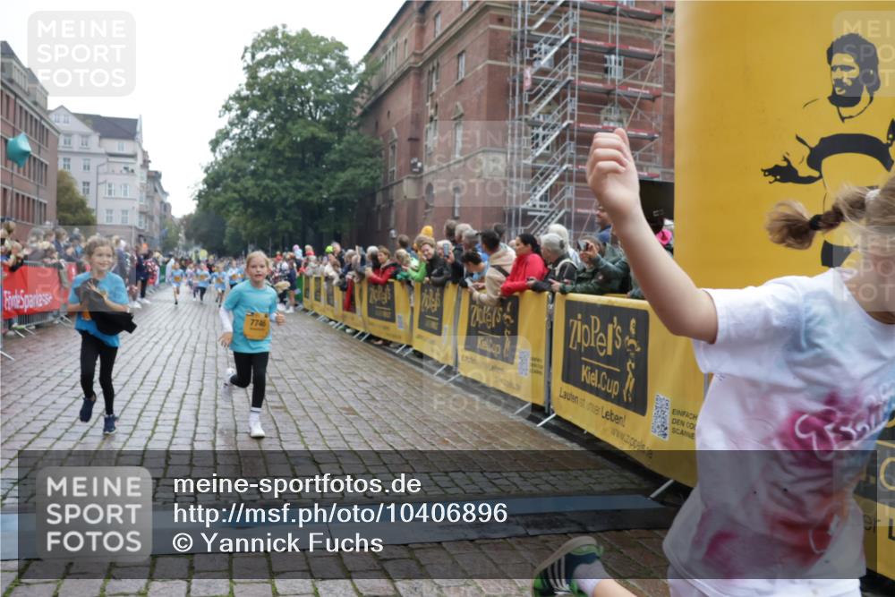 13.09.2026 - Kiel Lauf Yannick Fuchs http://msf.ph/oto/10406896 13.09.2026 08:59:45 Ziel 28, 533, 621, 2906, 2962, 3537, 3865, 3867, 7919, 8530, 8673, 8932, 9036, 9151, 9394, 9939, 11364, 11980, 12298, 12329, 125, 579, 1413, 1549, 1792, 2342, 3165, 3537, 3543, 3666, 3767, 3803, 3890, 3958, 4064, 4164, 4426, 4444, 4481, 4498, 4886, 5016, 5131, 5590, 6480, 6816, 6943, 6944, 7320, 7337, 7371, 7396, 7401, 7706, 7981, 8069, 8153, 8530, 9293, 9358, 9370, 9394, 9430, 9623, 10665, 10682, 10723, 11189, 11395, 11570, 11617, 12004, 12383, 12586, 7746, 3543 meine-sportfotos.de