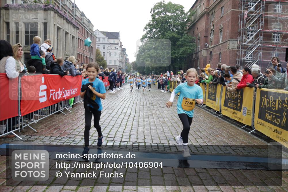 13.09.2026 - Kiel Lauf Yannick Fuchs http://msf.ph/oto/10406904 13.09.2026 08:59:46 Ziel 28, 533, 621, 2906, 2962, 3865, 3867, 7919, 8673, 8932, 9036, 9151, 9939, 11364, 11980, 12298, 12329, 125, 579, 1413, 1549, 1792, 2342, 3165, 3537, 3543, 3767, 3803, 3890, 3958, 4064, 4164, 4426, 4444, 4481, 4498, 4886, 5016, 5131, 5590, 6480, 6816, 6943, 6944, 7320, 7337, 7371, 7396, 7401, 7706, 7981, 8069, 8153, 8530, 9293, 9358, 9370, 9394, 9430, 9623, 10665, 10682, 10723, 11189, 11364, 11395, 11570, 11617, 12004, 12383, 12586, 4001, 7746, 10083, 3543 meine-sportfotos.de