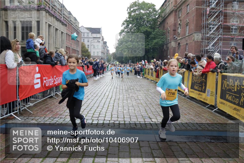 13.09.2026 - Kiel Lauf Yannick Fuchs http://msf.ph/oto/10406907 13.09.2026 08:59:46 Ziel 28, 533, 621, 2906, 2962, 3865, 3867, 7919, 8673, 8932, 9036, 9151, 9939, 11364, 11980, 12298, 12329, 125, 579, 1413, 1549, 1792, 2342, 3165, 3537, 3543, 3767, 3803, 3890, 3958, 4064, 4164, 4426, 4444, 4481, 4498, 4886, 5016, 5131, 5590, 6480, 6816, 6943, 6944, 7320, 7337, 7371, 7396, 7401, 7706, 7981, 8069, 8153, 8530, 9293, 9358, 9370, 9394, 9430, 9623, 10665, 10682, 10723, 11189, 11364, 11395, 11570, 11617, 12004, 12383, 12586, 4001, 7746, 10083, 3543 meine-sportfotos.de