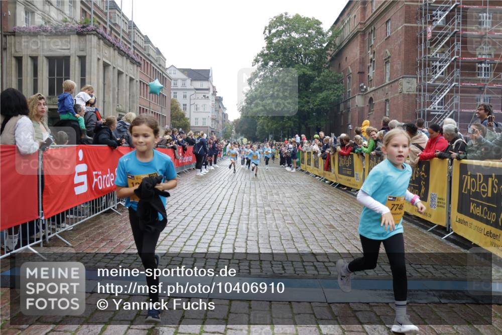 13.09.2026 - Kiel Lauf Yannick Fuchs http://msf.ph/oto/10406910 13.09.2026 08:59:46 Ziel 28, 533, 621, 2906, 2962, 3865, 3867, 7919, 8673, 8932, 9036, 9151, 9939, 11364, 11980, 12298, 12329, 125, 579, 1413, 1549, 1792, 2342, 3165, 3537, 3543, 3767, 3803, 3890, 3958, 4064, 4164, 4426, 4444, 4481, 4498, 4886, 5016, 5131, 5590, 6480, 6816, 6943, 6944, 7320, 7337, 7371, 7396, 7401, 7706, 7981, 8069, 8153, 8530, 9293, 9358, 9370, 9394, 9430, 9623, 10665, 10682, 10723, 11189, 11364, 11395, 11570, 11617, 12004, 12383, 12586, 4001, 7746, 10083, 3543 meine-sportfotos.de