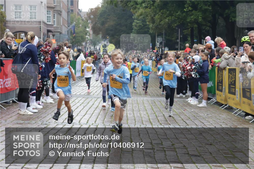 13.09.2026 - Kiel Lauf Yannick Fuchs http://msf.ph/oto/10406912 13.09.2026 08:59:48 Ziel 28, 533, 621, 2789, 2906, 2962, 3865, 3867, 7919, 8673, 8932, 9036, 9151, 9939, 11980, 12298, 12329, 125, 579, 1413, 1549, 1792, 2342, 3165, 3537, 3767, 3803, 3890, 3958, 4064, 4164, 4426, 4444, 4481, 4498, 4886, 5016, 5131, 5590, 6480, 6816, 6943, 6944, 7320, 7337, 7371, 7396, 7401, 7706, 7981, 8069, 8153, 8530, 9151, 9293, 9358, 9370, 9394, 9430, 9623, 10665, 10682, 10723, 11189, 11364, 11395, 11570, 11617, 12004, 12383, 12586, 4001, 7746, 9421, 10083, 3543 meine-sportfotos.de