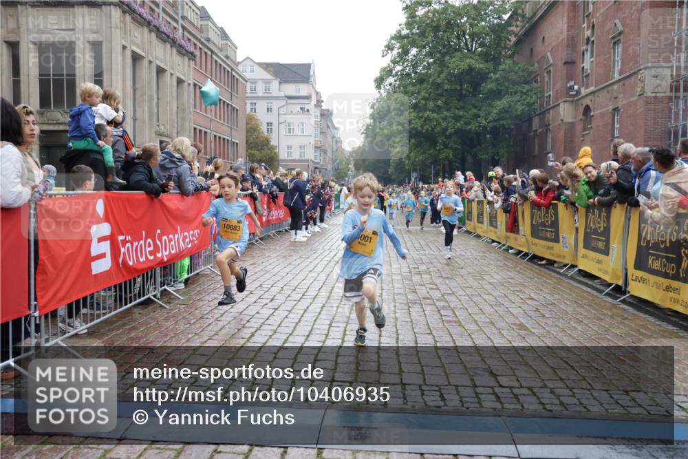 13.09.2026 - Kiel Lauf Yannick Fuchs http://msf.ph/oto/10406935 13.09.2026 08:59:49 Ziel 28, 533, 621, 2789, 2906, 2962, 3865, 3867, 7919, 8673, 8932, 9036, 9939, 11980, 12298, 12329, 125, 579, 1413, 1549, 1792, 2342, 3165, 3537, 3767, 3803, 3890, 3958, 4064, 4164, 4426, 4444, 4481, 4498, 4886, 5016, 5131, 5590, 6480, 6816, 6943, 6944, 7320, 7337, 7371, 7396, 7401, 7706, 7981, 8069, 8153, 8530, 9151, 9293, 9358, 9370, 9394, 9430, 9623, 10665, 10682, 10723, 11189, 11364, 11395, 11570, 11617, 12004, 12383, 12586, 4001, 7746, 9421, 10083, 3543 meine-sportfotos.de