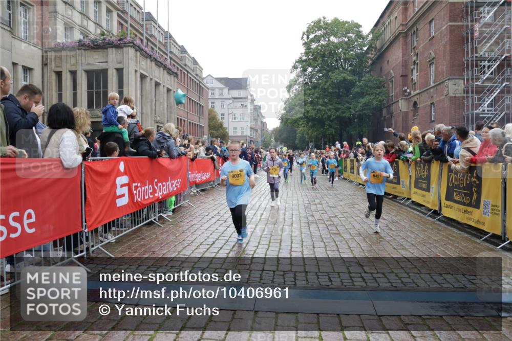 13.09.2026 - Kiel Lauf Yannick Fuchs http://msf.ph/oto/10406961 13.09.2026 08:59:51 Ziel 28, 533, 621, 2789, 2906, 2962, 3865, 3867, 7919, 8673, 9036, 9939, 12298, 125, 579, 1413, 1549, 1792, 2342, 3165, 3537, 3803, 3890, 3958, 4164, 4426, 4481, 4498, 4886, 5016, 5131, 5590, 6480, 6816, 6943, 6944, 7320, 7337, 7371, 7396, 7401, 7981, 8069, 8153, 8530, 8932, 9151, 9293, 9358, 9370, 9394, 9623, 10665, 10682, 10723, 11189, 11364, 11395, 11570, 11617, 11980, 12004, 12329, 12383, 12586, 4001, 4793, 7746, 9003, 9421, 9520, 10083, 3543 meine-sportfotos.de