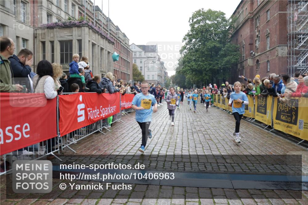 13.09.2026 - Kiel Lauf Yannick Fuchs http://msf.ph/oto/10406963 13.09.2026 08:59:51 Ziel 28, 533, 621, 2789, 2906, 2962, 3865, 3867, 7919, 8673, 9036, 9939, 12298, 125, 579, 1413, 1549, 1792, 2342, 3165, 3537, 3803, 3890, 3958, 4164, 4426, 4481, 4498, 4886, 5016, 5131, 5590, 6480, 6816, 6943, 6944, 7320, 7337, 7371, 7396, 7401, 7981, 8069, 8153, 8530, 8932, 9151, 9293, 9358, 9370, 9394, 9623, 10665, 10682, 10723, 11189, 11364, 11395, 11570, 11617, 11980, 12004, 12329, 12383, 12586, 4001, 4793, 7746, 9003, 9421, 9520, 10083, 3543 meine-sportfotos.de