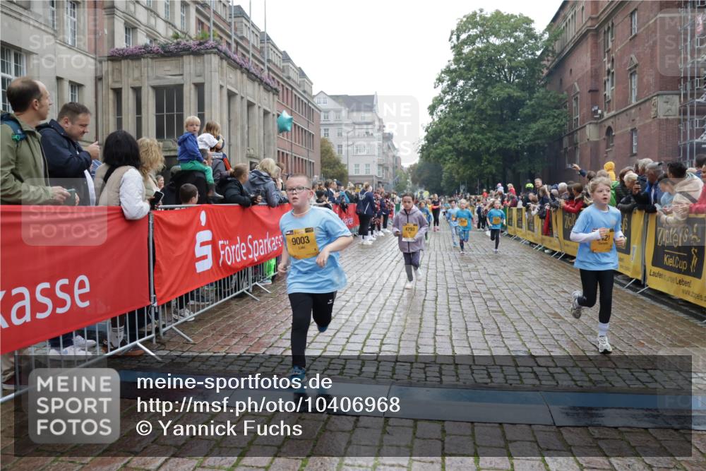 13.09.2026 - Kiel Lauf Yannick Fuchs http://msf.ph/oto/10406968 13.09.2026 08:59:51 Ziel 28, 533, 621, 2789, 2906, 2962, 3865, 3867, 7919, 8673, 9036, 9939, 12298, 125, 579, 1413, 1549, 1792, 2342, 3165, 3537, 3803, 3890, 3958, 4164, 4426, 4481, 4498, 4886, 5016, 5131, 5590, 6480, 6816, 6943, 6944, 7320, 7337, 7371, 7396, 7401, 7981, 8069, 8153, 8530, 8932, 9151, 9293, 9358, 9370, 9394, 9623, 10665, 10682, 10723, 11189, 11364, 11395, 11570, 11617, 11980, 12004, 12329, 12383, 12586, 4001, 4793, 7746, 9003, 9421, 9520, 10083, 3543 meine-sportfotos.de