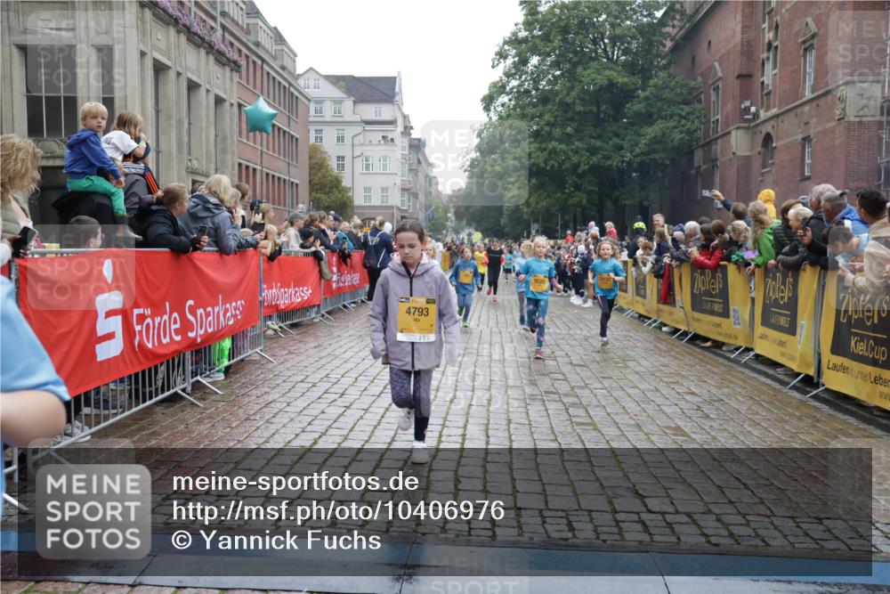 13.09.2026 - Kiel Lauf Yannick Fuchs http://msf.ph/oto/10406976 13.09.2026 08:59:52 Ziel 28, 533, 621, 2789, 2906, 2962, 3545, 3568, 3865, 3867, 7919, 8673, 9036, 9939, 12298, 125, 579, 1413, 1549, 1792, 2342, 3165, 3537, 3803, 3890, 3958, 4426, 4481, 4498, 4886, 5016, 5131, 5590, 6480, 6816, 6943, 6944, 7320, 7337, 7371, 7396, 7401, 7981, 8069, 8153, 8530, 8932, 9151, 9293, 9358, 9370, 9394, 9623, 10665, 10682, 10723, 11189, 11364, 11395, 11570, 11617, 11980, 12004, 12329, 12383, 12586, 783, 4001, 4793, 7746, 9003, 9421, 9520, 10083, 3543 meine-sportfotos.de