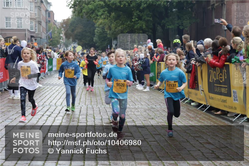 13.09.2026 - Kiel Lauf Yannick Fuchs http://msf.ph/oto/10406980 13.09.2026 08:59:53 Ziel 28, 533, 621, 1871, 2789, 2906, 2962, 3545, 3568, 3865, 3867, 6271, 7919, 8673, 9036, 9939, 12298, 125, 579, 621, 1413, 1549, 1792, 2342, 2906, 3165, 3537, 3803, 3890, 3958, 4426, 4481, 4498, 4886, 5016, 5131, 5590, 6943, 6944, 7320, 7337, 7371, 7396, 7401, 7919, 7981, 8069, 8153, 8530, 8932, 9151, 9293, 9358, 9370, 9394, 10665, 10723, 11189, 11364, 11395, 11570, 11617, 11980, 12004, 12329, 12383, 12586, 783, 1538, 4001, 4793, 7746, 9003, 9421, 9520, 10083, 3543 meine-sportfotos.de