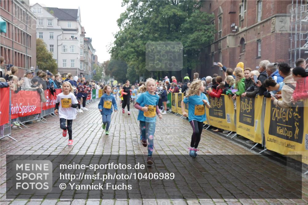 13.09.2026 - Kiel Lauf Yannick Fuchs http://msf.ph/oto/10406989 13.09.2026 08:59:54 Ziel 28, 533, 1871, 2789, 2962, 3545, 3568, 3865, 3867, 6271, 8673, 9036, 9939, 12298, 125, 533, 579, 621, 1413, 1549, 1792, 2342, 2906, 2962, 3165, 3537, 3803, 3890, 3958, 4426, 4481, 4498, 4886, 5016, 5131, 5590, 6943, 6944, 7320, 7337, 7371, 7396, 7401, 7919, 7981, 8069, 8153, 8530, 8932, 9151, 9293, 9358, 9370, 9394, 10665, 10723, 11189, 11364, 11395, 11570, 11617, 11980, 12004, 12329, 12383, 12586, 783, 1538, 4001, 4793, 7746, 9003, 9421, 9520, 10083 meine-sportfotos.de