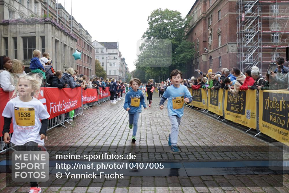 13.09.2026 - Kiel Lauf Yannick Fuchs http://msf.ph/oto/10407005 13.09.2026 08:59:55 Ziel 28, 780, 1871, 2789, 2918, 3545, 3568, 3865, 3867, 6271, 7624, 8673, 9036, 9939, 12298, 125, 533, 579, 621, 1413, 1549, 1792, 2342, 2906, 2962, 3165, 3537, 3803, 3890, 3958, 4426, 4481, 4498, 4886, 5016, 5131, 5590, 6943, 6944, 7320, 7337, 7371, 7396, 7401, 7919, 7981, 8069, 8153, 8530, 8932, 9151, 9293, 9358, 9370, 9394, 10665, 10723, 11189, 11364, 11395, 11570, 11617, 11980, 12004, 12298, 12329, 12383, 12586, 783, 1538, 4001, 4793, 4821, 7746, 9003, 9421, 9520, 10083 meine-sportfotos.de