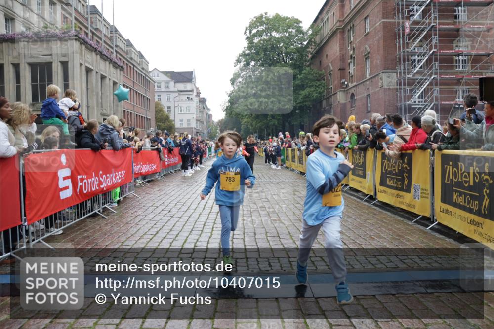 13.09.2026 - Kiel Lauf Yannick Fuchs http://msf.ph/oto/10407015 13.09.2026 08:59:56 Ziel 28, 780, 1871, 2789, 2918, 3545, 3568, 3865, 3867, 6271, 7624, 8673, 8692, 9036, 9939, 125, 533, 579, 621, 1413, 1549, 1792, 2342, 2906, 2962, 3165, 3537, 3865, 3867, 3890, 3958, 4481, 4498, 4886, 5016, 5131, 5590, 6943, 6944, 7320, 7337, 7371, 7396, 7919, 7981, 8069, 8153, 8530, 8673, 8932, 9151, 9358, 9370, 9394, 9939, 10665, 10723, 11189, 11364, 11395, 11570, 11980, 12004, 12298, 12329, 12383, 12586, 65, 783, 1538, 4001, 4793, 4821, 7746, 9003, 9421, 9520, 10083, 12662 meine-sportfotos.de