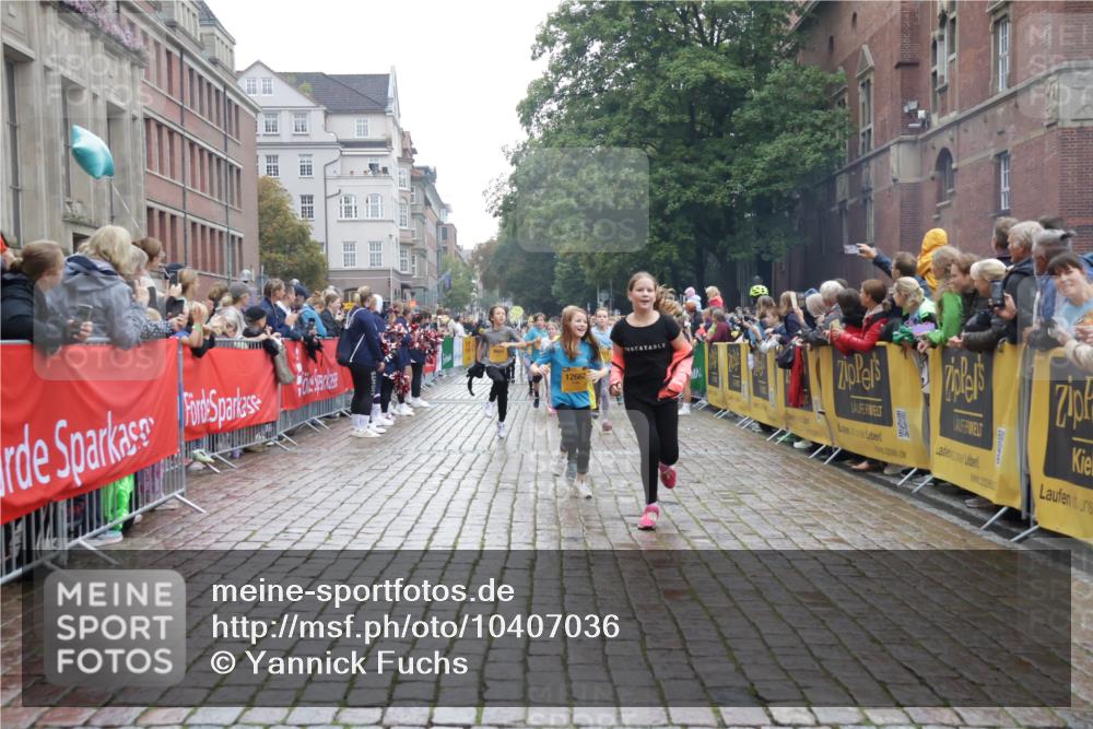 13.09.2026 - Kiel Lauf Yannick Fuchs http://msf.ph/oto/10407036 13.09.2026 08:59:57 Ziel 28, 780, 1871, 2789, 2918, 3545, 3568, 6271, 7624, 7746, 8692, 9036, 12371, 28, 125, 533, 579, 621, 1413, 1549, 1792, 2342, 2906, 2962, 3165, 3537, 3865, 3867, 3890, 4481, 4498, 4886, 5016, 5131, 6943, 6944, 7320, 7337, 7371, 7396, 7919, 7981, 8069, 8153, 8530, 8673, 8932, 9036, 9151, 9358, 9370, 9394, 9939, 10665, 10723, 11189, 11364, 11395, 11570, 11980, 12298, 12329, 12383, 12586, 65, 783, 1538, 4001, 4661, 4793, 4821, 9003, 9421, 9520, 10083, 12662 meine-sportfotos.de