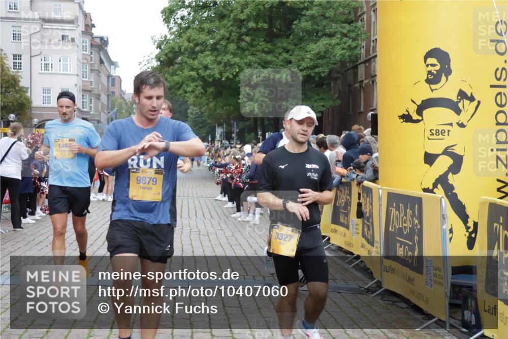 13.09.2026 - Kiel Lauf Yannick Fuchs http://msf.ph/oto/10407060 13.09.2026 10:33:28 Ziel 813, 864, 1331, 1958, 1979, 2775, 3991, 4929, 5274, 6080, 6537, 6775, 8641, 8938, 8940, 9411, 10331, 11063, 32, 864, 1327, 1467, 1525, 2824, 3997, 4929, 5197, 5274, 5907, 6988, 7030, 7709, 8280, 9222, 9411, 9891, 9975, 10181, 10448, 10552, 10773, 11754, 12277, 12339, 435, 446, 908, 2073, 2285, 3323, 3799, 3924, 4300, 4776, 5160, 5961, 6569, 6973, 7372, 8225, 8896, 10984, 11289, 11604, 11707, 12729, 32, 342, 1467, 3327, 6337, 9222, 9879, 10338, 11597 meine-sportfotos.de